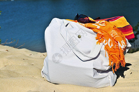 海滩袋场景晴天白色支撑手提包沙丘风景闲暇假期手袋图片
