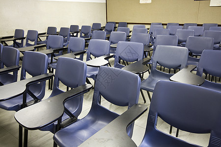 空教室训练中学座位椅子窗户课堂孩子桌子考试地面图片