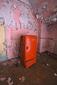 旧冰箱建筑房间扫帚红色拖把粉色剥皮交换刷子废墟图片