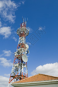 通讯塔蓝色微波电视高频电话全球细胞发射机播送频率图片