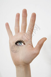 身型良好的妇女手白色广告牌手指拇指眼睛图片