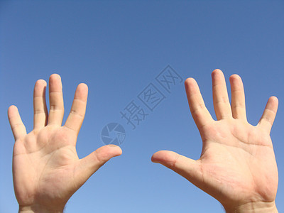 双手宗教自由手腕拇指绿色手指天空手势希望天堂图片