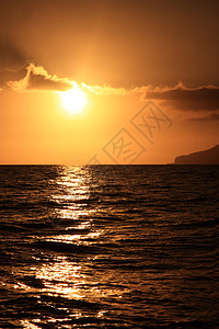 日落黄色旅行红色阳光白色海洋晴天地平线海浪海岸图片