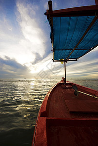 红渔船海洋情调蓝色钓鱼木头运输旅行旅游假期热带图片