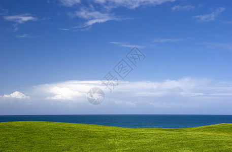 绿草地高尔夫球蓝色土地国家季节旅行天空农村场地阳光图片