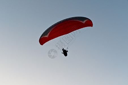 费特希耶滑翔伞行动高的高清图片