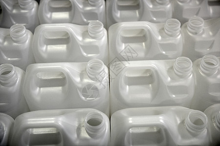 工厂行的瓶子 白塑料图片