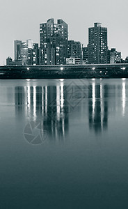 与河流相伴的城市之夜镜子城市旅游景观建筑生活天空市中心天际风景图片