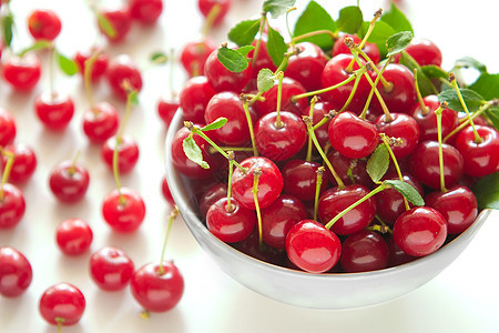碗里的樱桃食物美食生产小吃叶子诱惑花园味道枝条水果图片