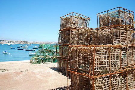 葡萄牙卡斯凯斯港的旧渔笼 葡萄牙港口龙虾工艺工具笼子渔夫螃蟹海岸线篮子海岸图片