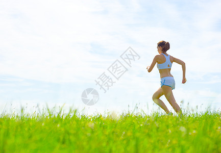 女运动员娱乐成人慢跑速度火车女性公园天空赛跑者运动图片