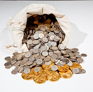 银银和金硬币袋金子金属价格退休财富解雇宝藏现金硬币投资图片