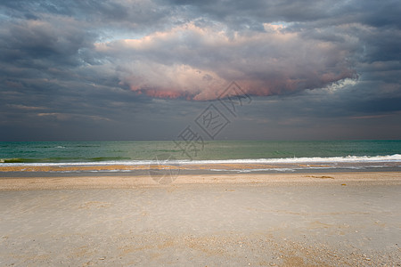 暴风雨前海滩波纹风暴蓝晶天空边缘地平线气候天堂风景图片