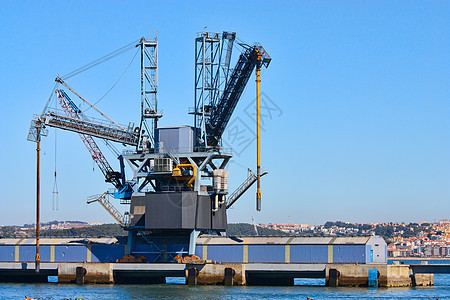 港口起重机运输码头电缆天空海滩商业活动海岸货物金属图片