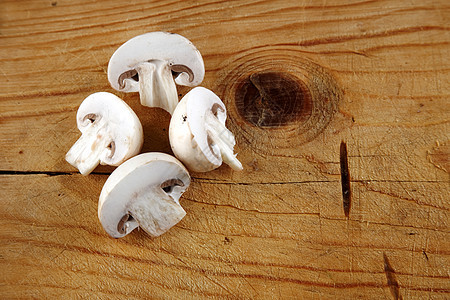 新鲜玉米蘑菇切片按钮烹饪蔬菜美食收成营养厨房木头桌子菌类图片