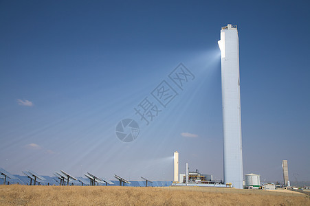 三塔太阳能发电图片