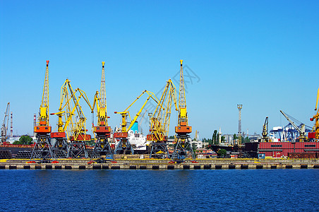 日用起重机观察海港血管工作储存码头进口货物物流运输商品仓库图片