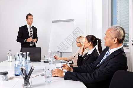 企业主作讲演团队研讨会团体简报训练男性办公室学习商务木板图片