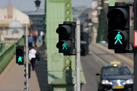 步行走路安全风险桅杆街道建筑物绿色危险柱子信号穿越图片