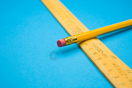 统治者和笔者测量铅笔素描厘米学习网格几何学背景木头毫米图片