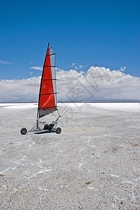 乌尤尼车辆发件运输沙漠高原旅游热量图片