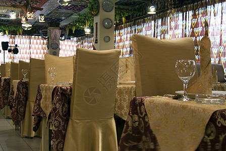 餐厅大厅椅子窗户装饰盘子建筑奢华环境桌子地毯窗帘图片