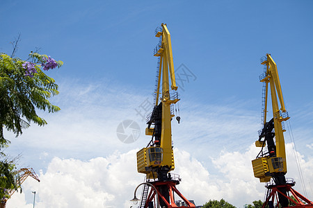 2个起重机脚手架天空卡车蓝色金属财产项目工作工业工程图片