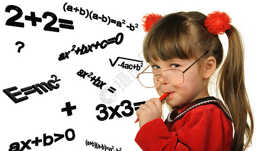 女孩和数学公式学习眼镜智力写作孩子工作室专注粉笔学校学生图片