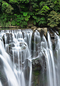 水瀑时间美丽山脉速度荒野池塘场景植物旅行飞溅高清图片