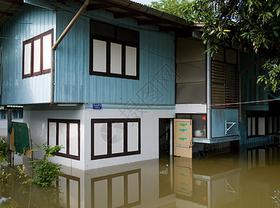 98年大洪水2011年泰国Ayuttaya的季风季节反射悲剧灾难学校城市季节性热带气候建筑蓝色背景