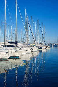 西班牙阿利坎特的蓝色德尼亚码头港奢华游艇海洋绳索码头反射巡航娱乐海岸假期图片