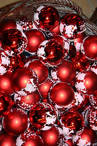 圣诞球团体节日庆典装修装饰红色紫色背景图片