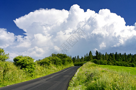 车海报路草地运动天堂风景爬坡山脉蓝色海报小路速度背景