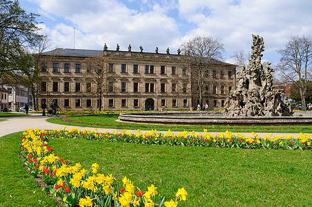 Erlangen 德国春天植物花坛公园蓝天天空大学花园图片