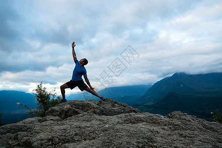 山地瑜伽 - 男人姿势 17图片