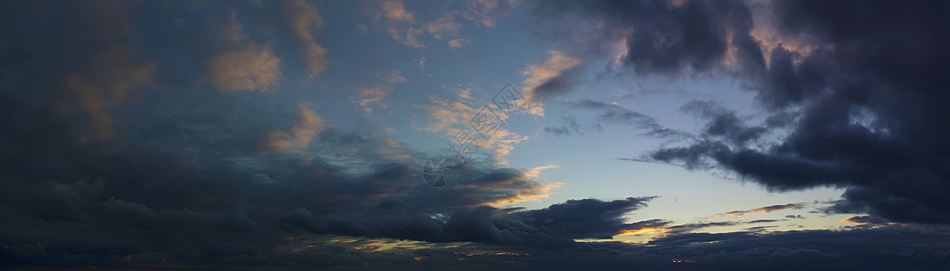 泛天的日落暴风天空图片