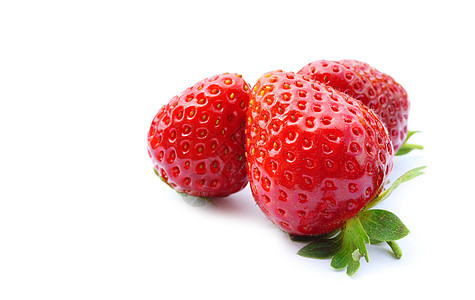 白色的三片新鲜草莓食物浆果甜点小吃红色花园养分饮食水果团体图片
