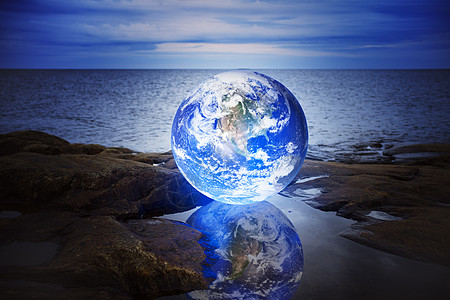我们的地球行星水坑环境发光辉光全球蓝色反射图片