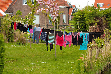 试衣服在荷兰的衣着线上洗衣衣绳文化房屋财产洗涤打扫衣服马肯城市村庄背景