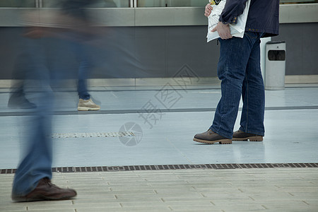 步行在人行道上街道人群城市购物团体人士行人通勤者商务图片