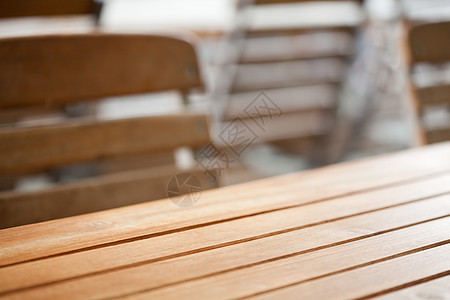 木制桌和椅子摄影美食木头乡村咖啡店力量人行道水平桌子食物图片