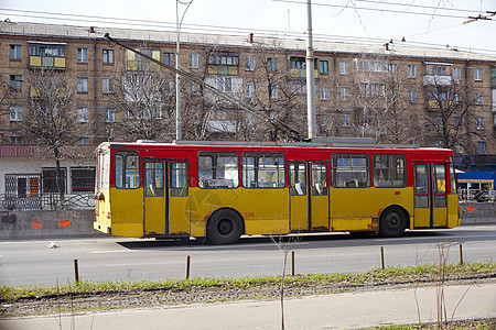 基辅黄巴士黄色建筑物民众城市运输公寓图片