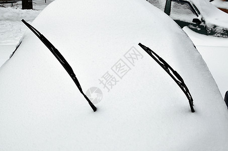 雪下漂流下的汽车运输雪花犯规发动机水器气象粉末气候大雪街道图片