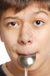 我饿了享受食物厌恶乐趣少年饥饿青年健康饮食午餐勺子背景图片