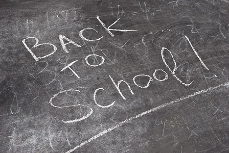写着回到学校大学粉笔书面学期学生教育白色黑板课堂幼儿园背景图片