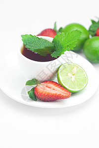 茶叶 草莓 薄粉和石灰 白上隔离图片