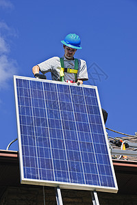 太阳能电池板安装细胞光伏绿色房子能源力量男性网格住宅控制板图片