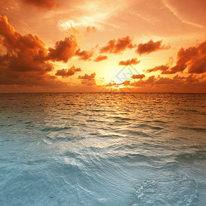 海滩日落蓝色热带海岸海洋支撑假期地平线天空旅行反射图片