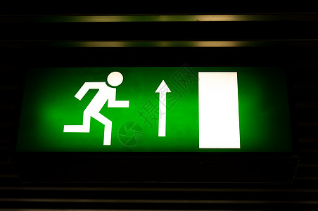 地铁出口标志的近照照片数字安全辉光强光白色绿色招牌跑步展示警告图片