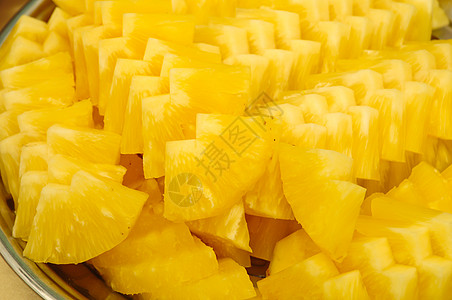 切片菠萝黄色异国腌料食物甜点肉质盐渍热带饮食白色图片